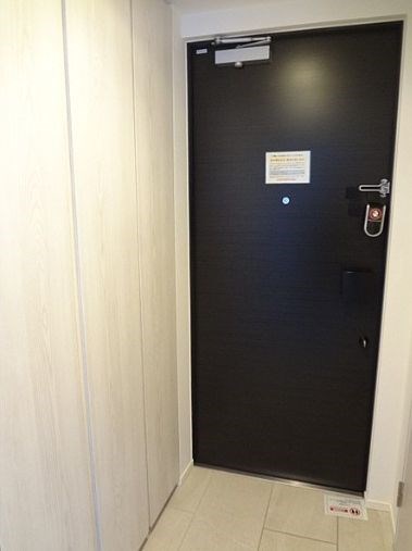 玄関　同マンション別部屋参照。