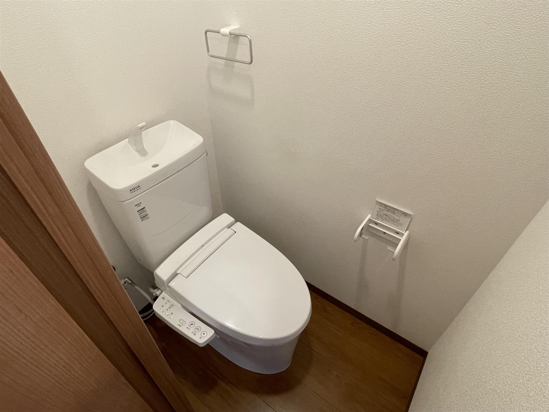 ＪＲ仙山線 山形駅 徒歩26分 3階建 築30年のトイレ写真
