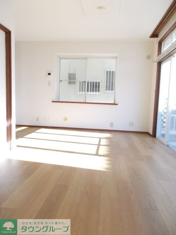 養田貸家の居間写真
