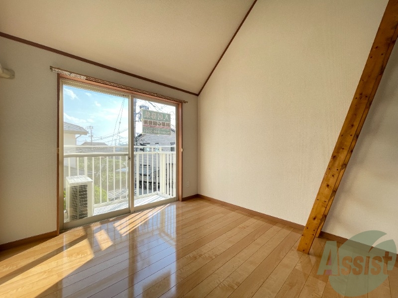 居室・リビング　キッチンとつながっている洋室４．５帖のお部屋です！