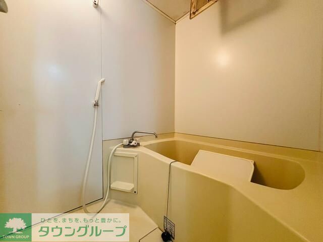 バス・シャワールーム　※写真は別部屋の反転タイプです。