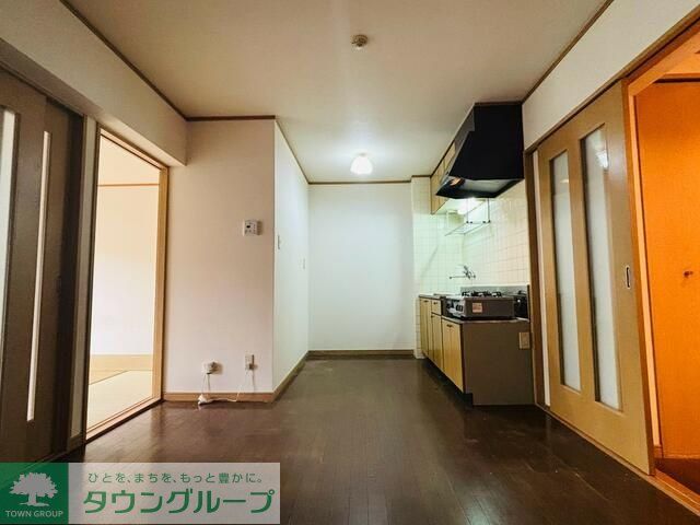 居室・リビング　※写真は別部屋の反転タイプです。
