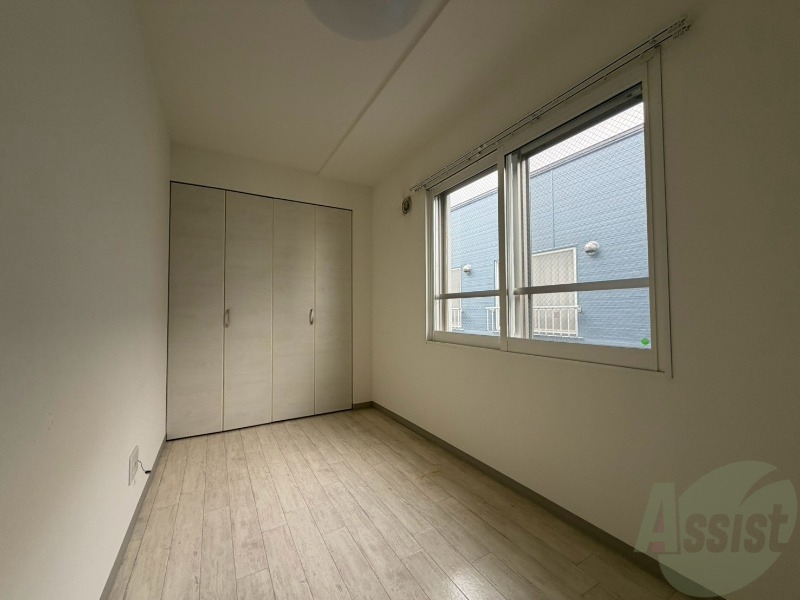 その他部屋・スペース　こちらのお部屋は光が差し込む、温かみのあるお部屋です。