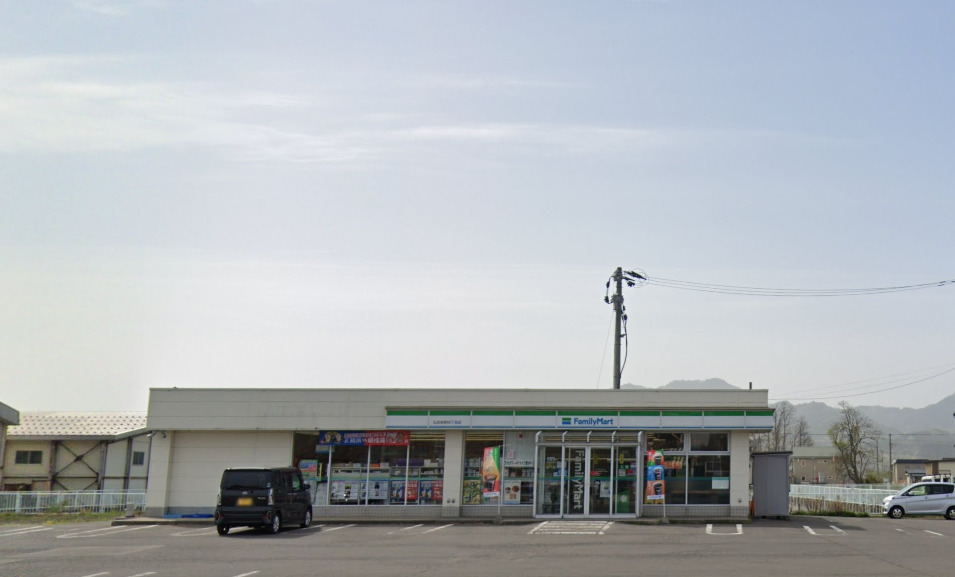 コンビニ　ファミリーマート 弘前泉野四丁目店（コンビニ）まで342m