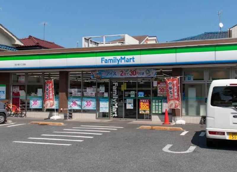 コンビニ　ファミリーマート（コンビニ）まで295m