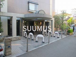 京王新線 初台駅 徒歩4分 5階建 築36年の外観写真