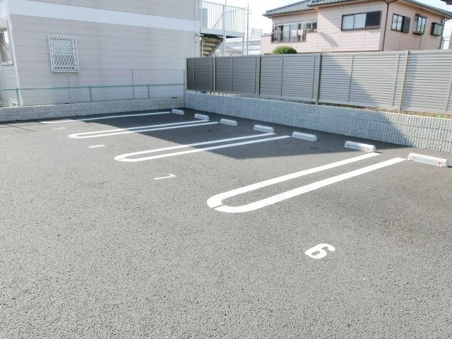 駐車場　敷地内の駐車スペース。