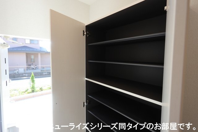 その他設備　シューズボックス付きの玄関です★