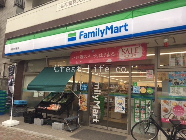 コンビニ　ファミリーマート新宿余丁町店（コンビニ）まで223m