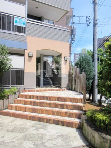 エントランス　ゆとりのあるエントランスです