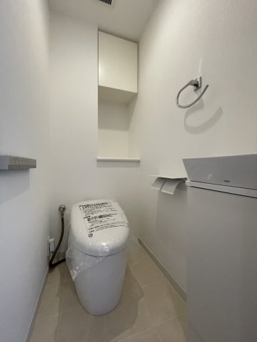 トイレ　嬉しい温水洗浄機能付きトイレです。トイレはリフォーム済みのた