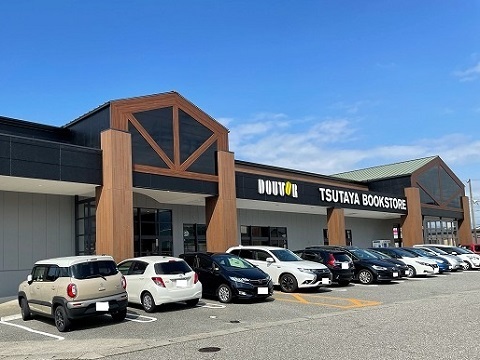 レンタルビデオ　ＴＳＵＴＡＹＡ藤の木店（レンタルビデオ）まで800m