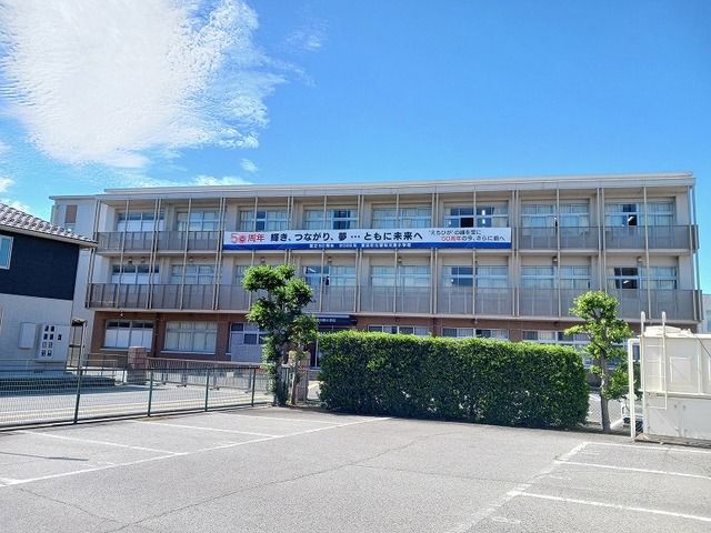 小学校　愛荘町立愛知川東小学校（小学校）まで1960m