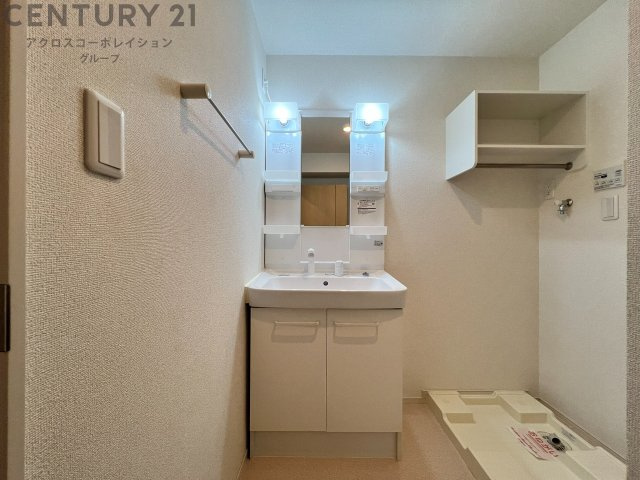 洗面設備　洗面所内に室内洗濯機置場がついてます！