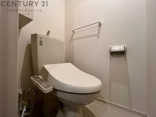 トイレ　温水洗浄便座付きのトイレです♪