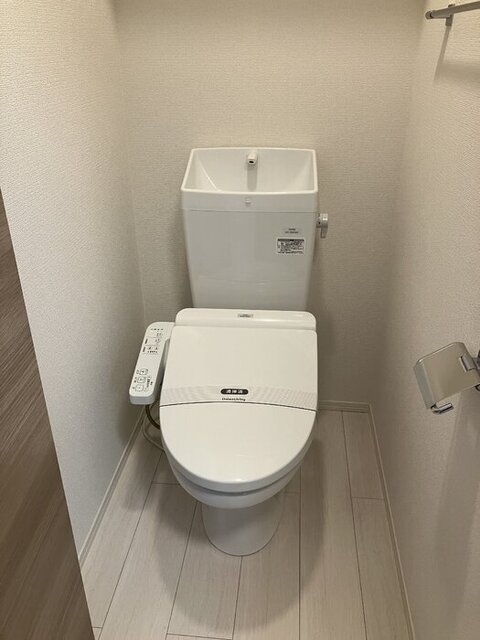 トイレ　温水洗浄暖房便座