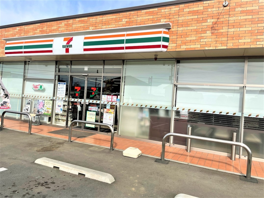 コンビニ　セブンイレブン 伊勢崎国定町2丁目店（コンビニ）まで691m