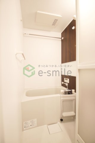 バス・シャワールーム　コンパクトで使いやすいお風呂です