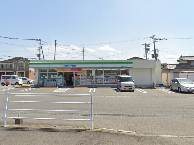 コンビニ　ファミリーマート小松バイパス店（コンビニ）まで138m