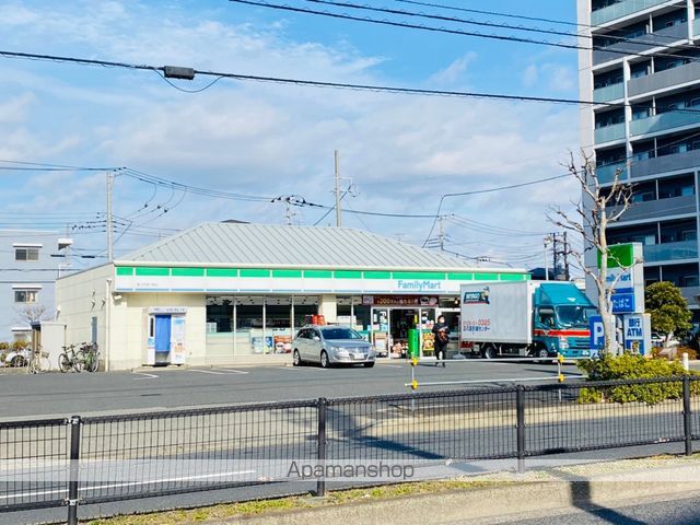 コンビニ　ファミリーマート（コンビニ）まで73m