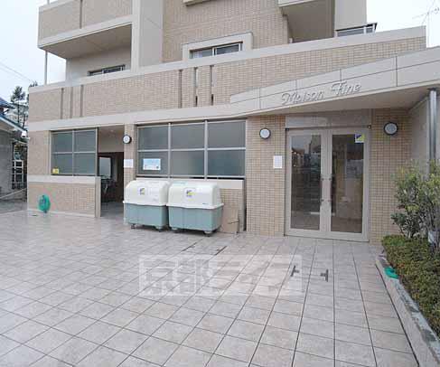 エントランス　建物へはこちらからどうぞ
