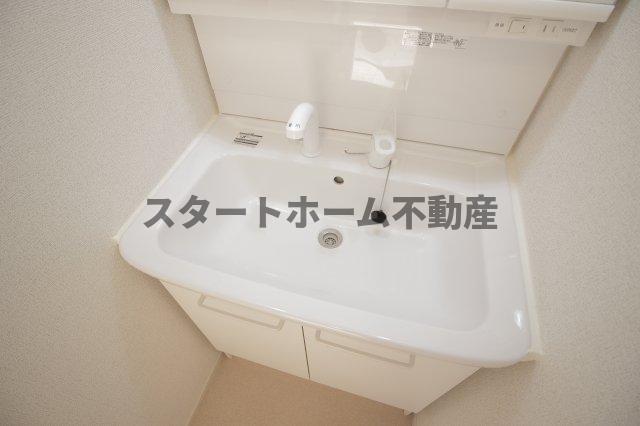 洗面設備　スペースが確保できる洗面所です