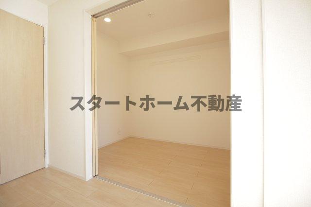 その他部屋・スペース　開放的な寝室です