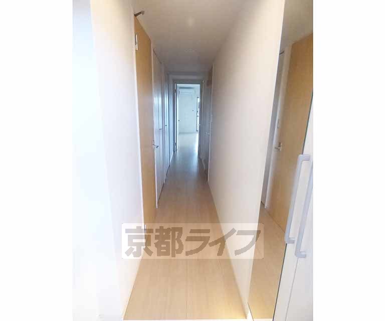 その他部屋・スペース　廊下にも収納スペースがあります。
