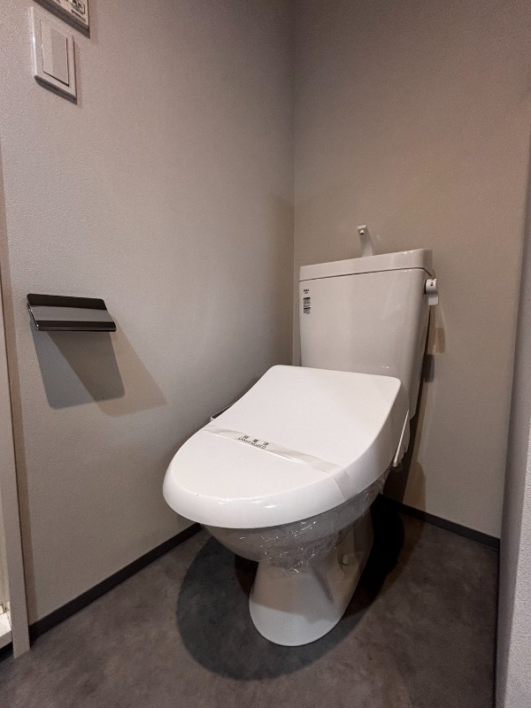 ＪＲ山手線 目黒駅 徒歩6分 4階建 築4年のトイレ写真