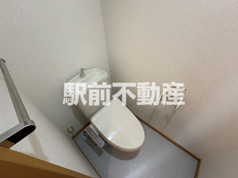 ＪＲ久大本線 久留米大学前駅 徒歩10分 2階建 築22年のトイレ写真