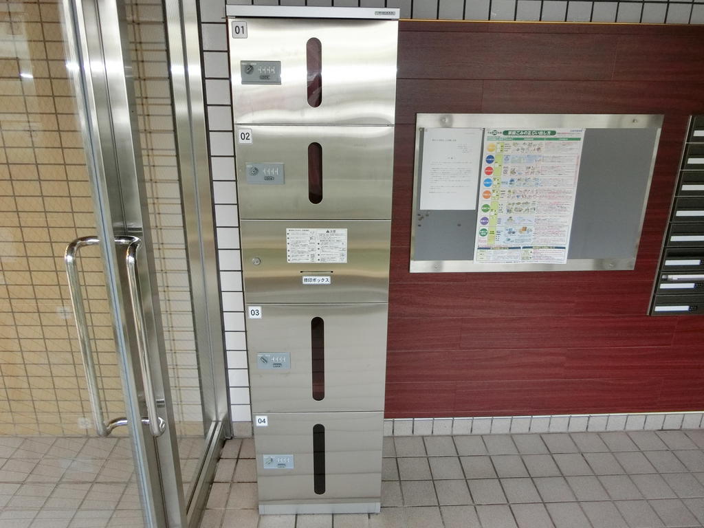 ロビー　人気の宅配ＢＯＸ付き！！