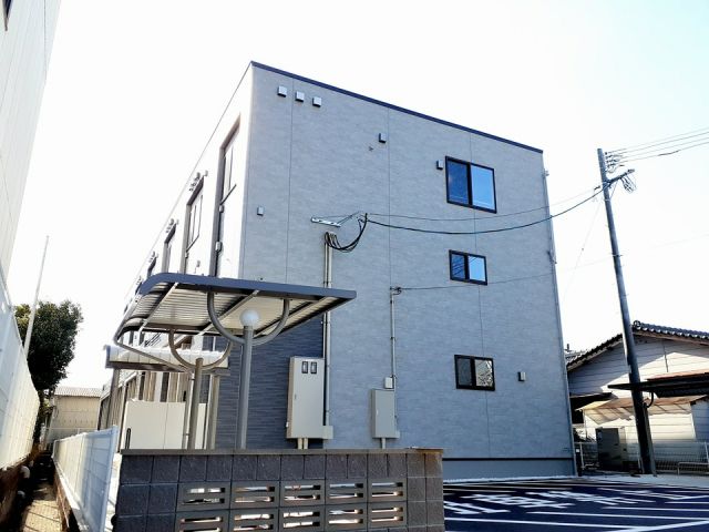 佐賀市神野西のアパートの建物外観