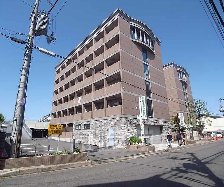 京都市伏見区東町のマンションの建物外観