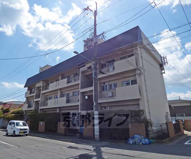 京都市左京区松ケ崎泉川町のマンションの建物外観