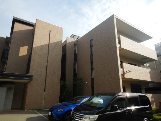 神戸市東灘区御影郡家のマンションの建物外観