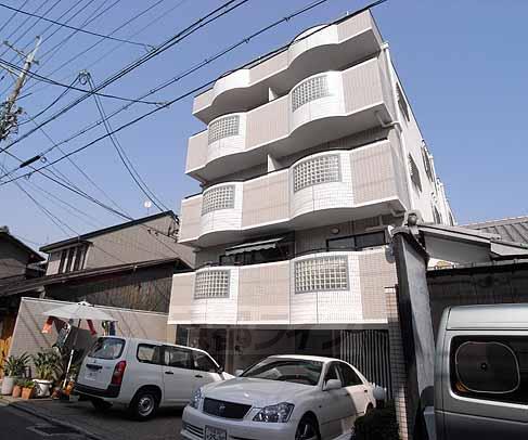 京都市上京区挽木町のマンションの建物外観