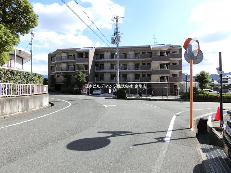 ボヌール錦織公園の建物外観