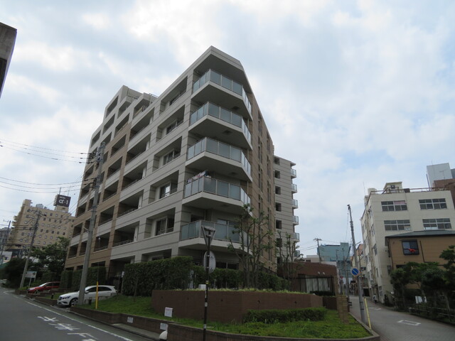 三島市一番町のマンションの建物外観