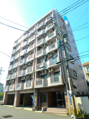 【鹿児島市草牟田のマンションの建物外観】