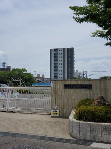 【一宮市大和町苅安賀のアパートの小学校】