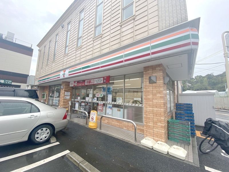 コンビニ　セブンイレブン（コンビニ）まで330m