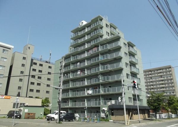 札幌市南区澄川六条のマンションの建物外観