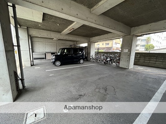 駐車場　エントランス