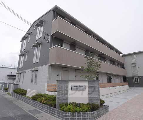 【京都市伏見区竹田北三ツ杭町のアパートの建物外観】