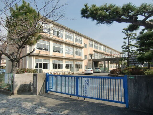 小学校　浜松市立県居小学校（小学校）まで591m