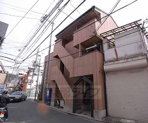 京都市伏見区深草一ノ坪町のマンションの建物外観