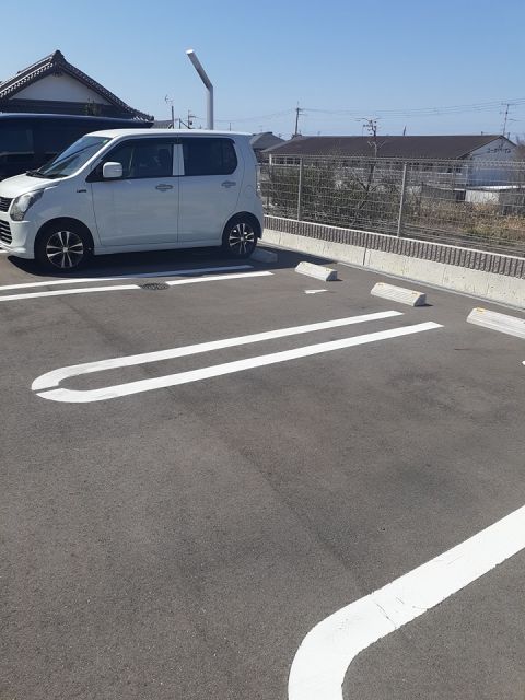 【ヒューゲルハイムIIの駐車場】