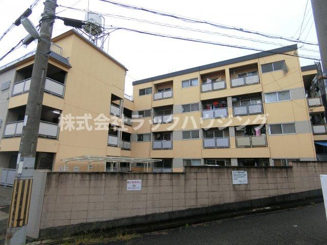 寝屋川市太秦緑が丘のマンションの建物外観