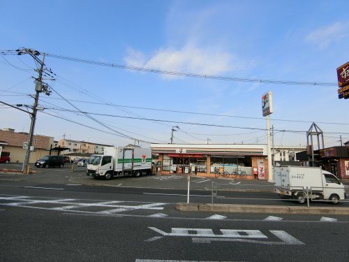 【寝屋川市太秦緑が丘のマンションのコンビニ】