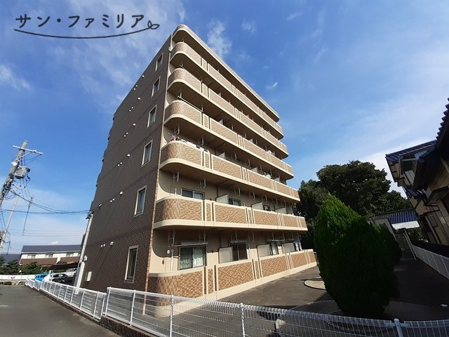 【豊橋市小松町のマンションの建物外観】